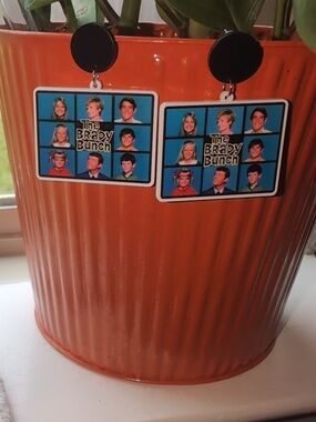 Woman's The Brady Bunch Retro style Earrings Lightweight With Black Earring Post